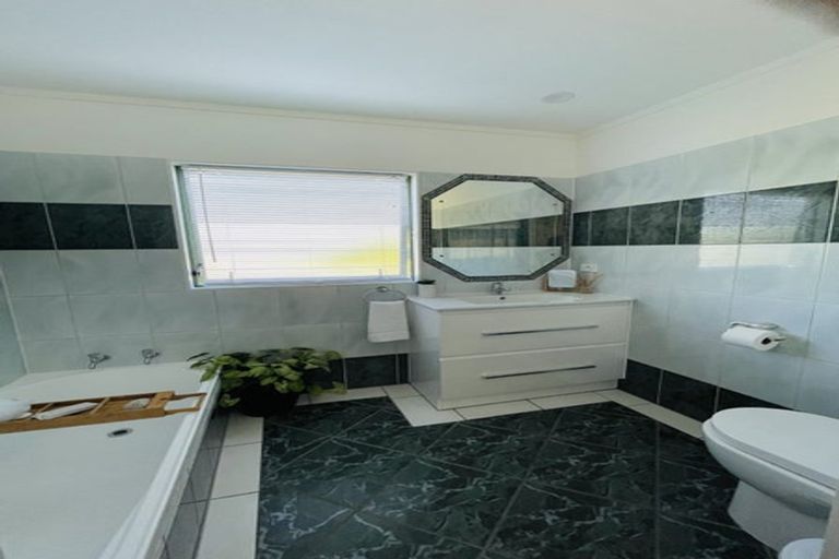 Photo of property in 4 Farnell Place, Gulf Harbour, Whangaparaoa, 0930