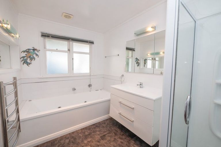 Photo of property in 83 Easther Crescent, Kew, Dunedin, 9012