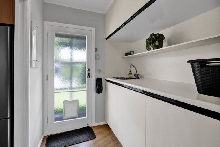 Photo of property in 42 Seaview Road, Marfell, New Plymouth, 4310