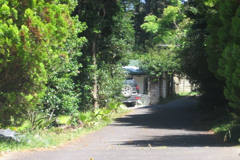 Photo of property in 4b Mcquoid Place, Glenfield, Auckland, 0629