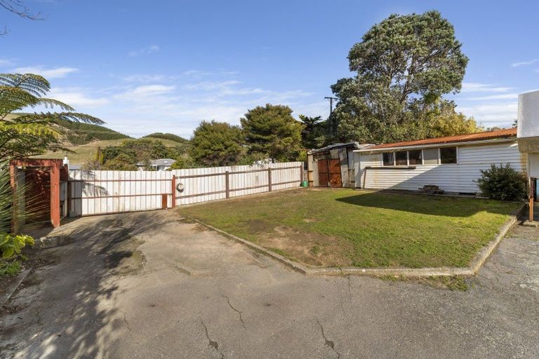 Photo of property in 135 Muri Road, Pukerua Bay, 5026