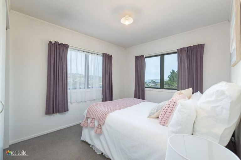 Photo of property in 27 Morere Street, Titahi Bay, Porirua, 5022