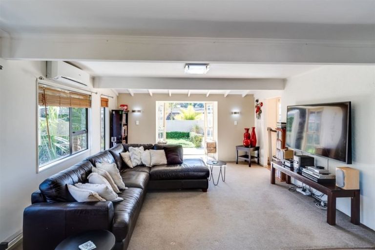 Photo of property in 27 Lowther Place, Taradale, Napier, 4112