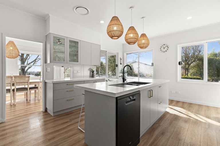 Photo of property in 21 Busby Hill, Havelock North, 4130