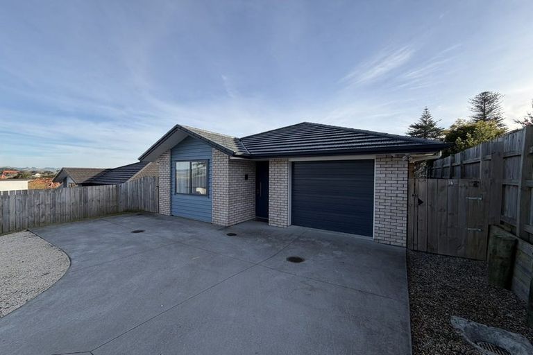 Photo of property in 16 Kawariki Road, Helensville, 0800
