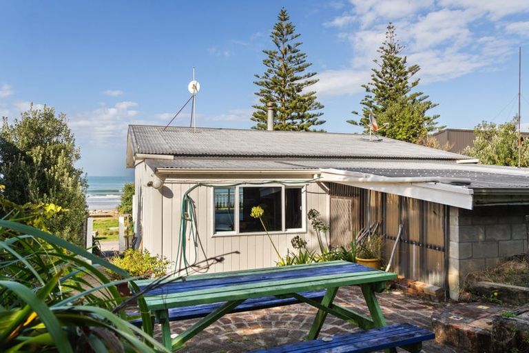 Photo of property in 14 Makorori Beach Road, Makorori, Gisborne, 4073