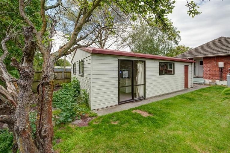 Photo of property in 28 Auburn Avenue, Upper Riccarton, Christchurch, 8041