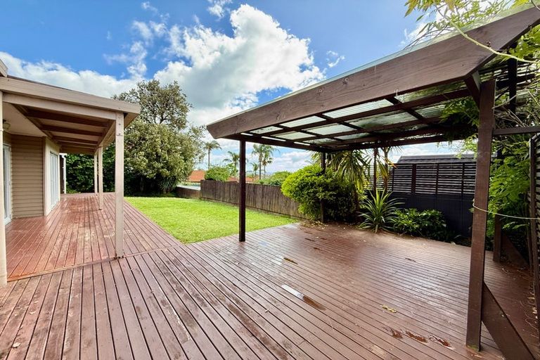 Photo of property in 112 Whangaparaoa Road, Red Beach, 0932