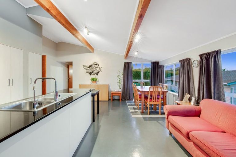 Photo of property in 11 Fairway Avenue, Red Beach, 0932