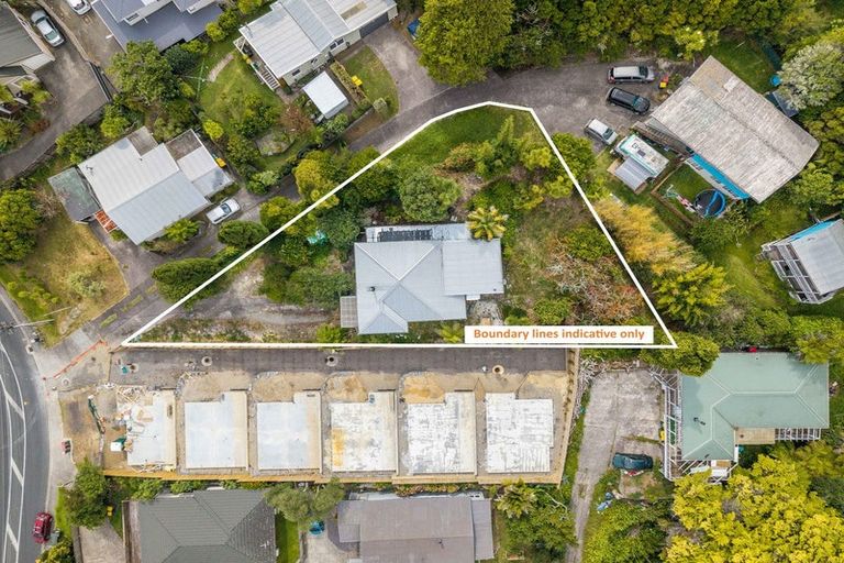 Photo of property in 10 Seymour Road, Sunnyvale, Auckland, 0612