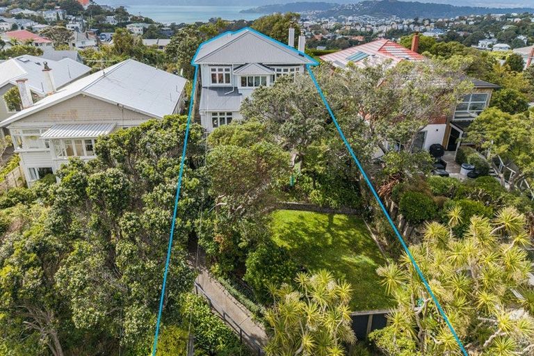 Photo of property in 9 Putnam Street, Northland, Wellington, 6012