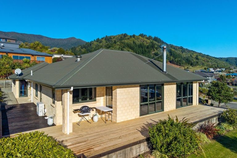 Photo of property in 10 Pukeko Place, Picton, 7220
