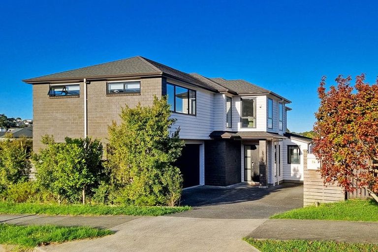 Photo of property in 14 Rathmullen Place, Pinehill, Auckland, 0632
