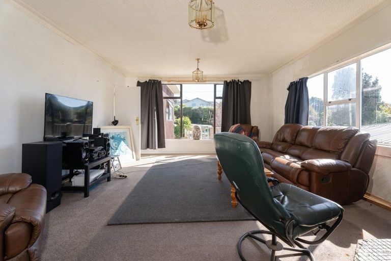 Photo of property in 19 Bayview Road, Paremata, Porirua, 5024