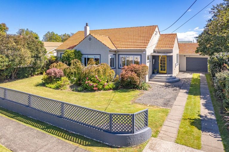Photo of property in 2 Tarata Street, Saint Johns Hill, Whanganui, 4501