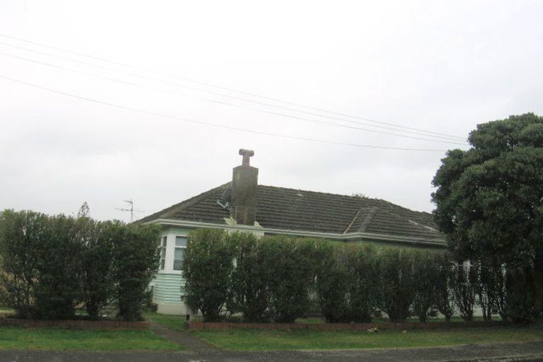 Photo of property in 2 Pirie Crescent, Moera, Lower Hutt, 5010