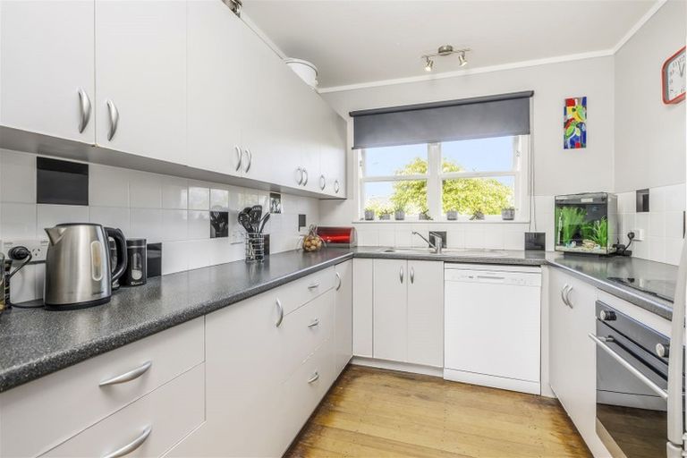 Photo of property in 35 Youngs Road, Papakura, 2110