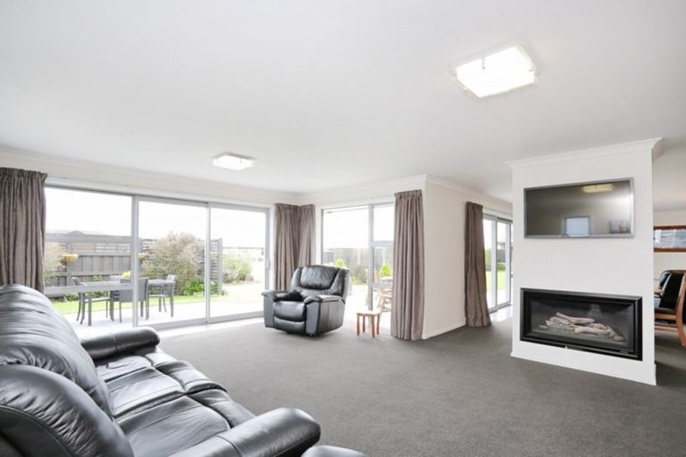 Photo of property in 17 Sunrise Drive, Seaward Bush, Invercargill, 9812