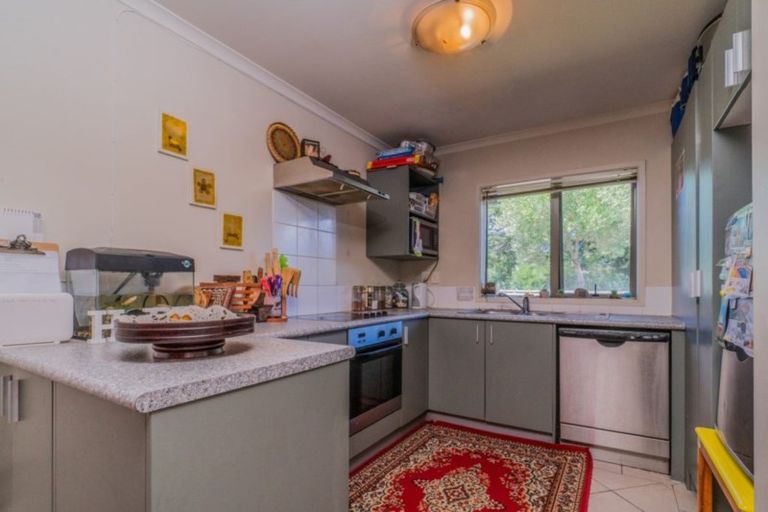 Photo of property in 29 Verdale Circle, Glen Eden, Auckland, 0602