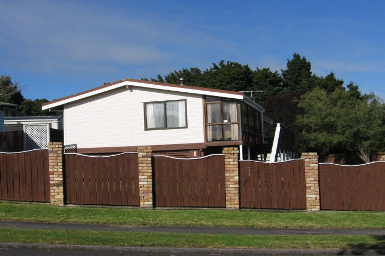 Photo of property in 11 Banyan Drive, Totara Heights, Auckland, 2105