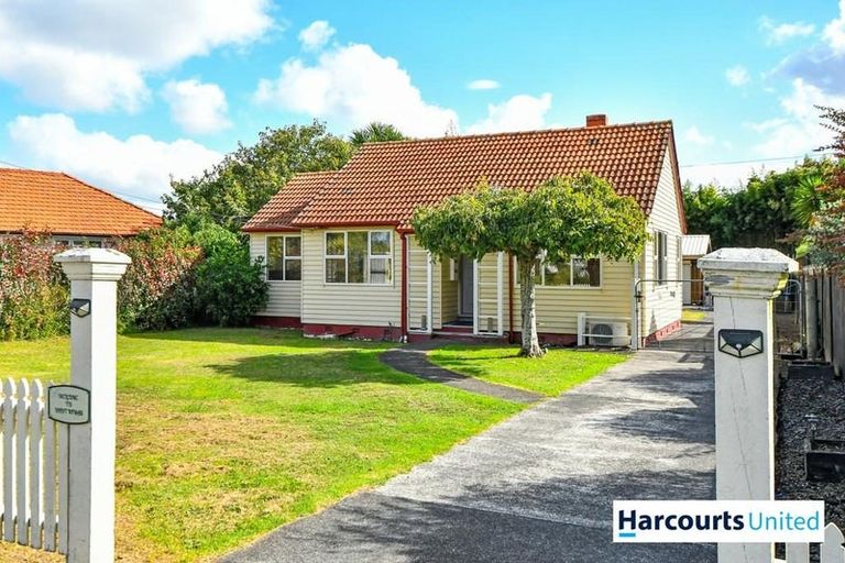Photo of property in 8 Village Way, Ardmore, Papakura, 2582