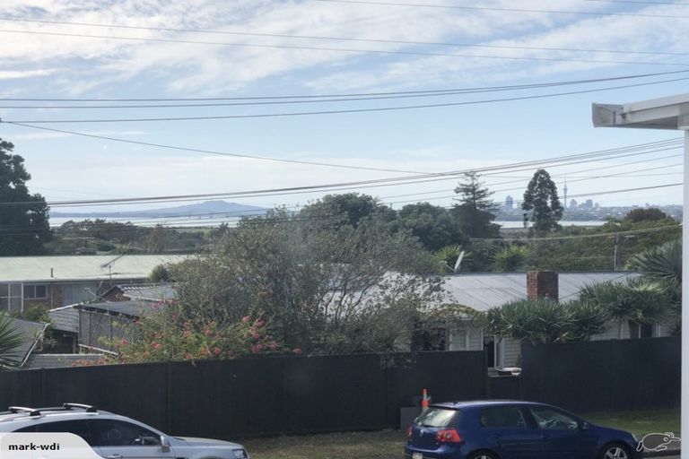 Photo of property in 15 Wakeling Avenue, Te Atatu South, Auckland, 0610