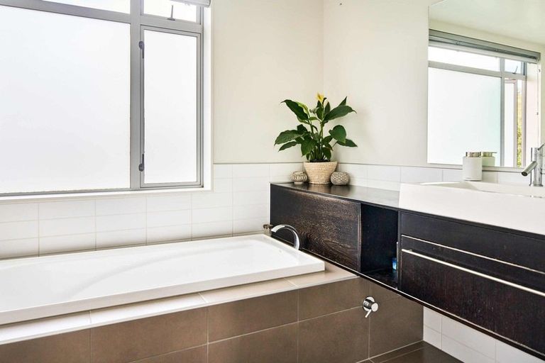 Photo of property in 35 Endeavour Drive, Whitby, Porirua, 5024