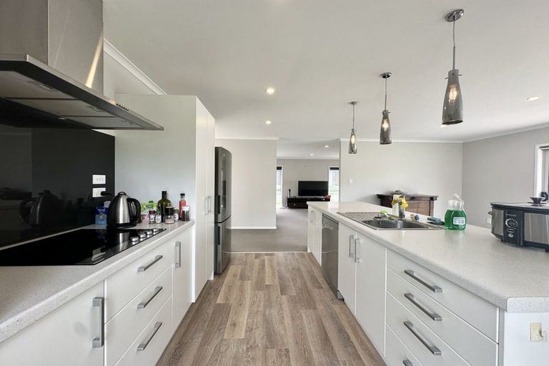 Photo of property in 6 Cory Jane Grove, Riverstone Terraces, Upper Hutt, 5018