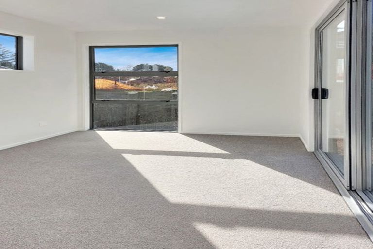 Photo of property in 34 Papai Lane, Massey, Auckland, 0614