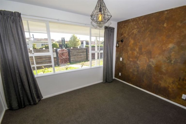 Photo of property in 8 Gibbs Drive, Woodend, 7610