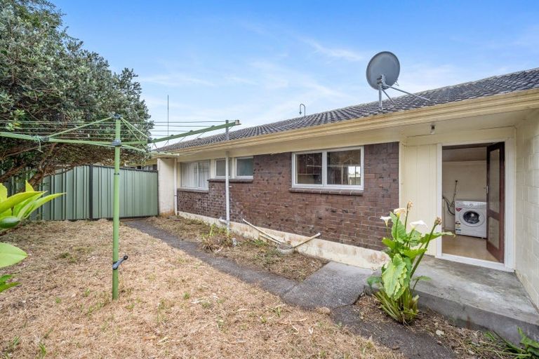 Photo of property in 2/17 Ballater Place, Highland Park, Auckland, 2010