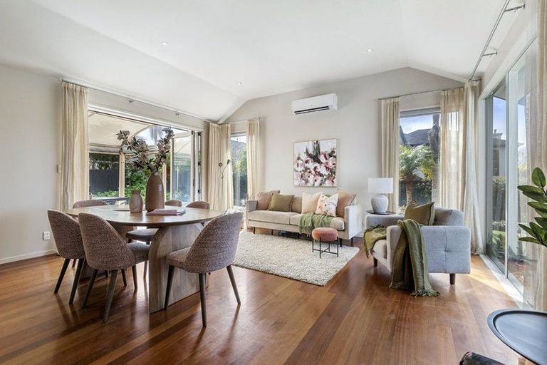 Photo of property in 19 English Oak Drive, Schnapper Rock, Auckland, 0632