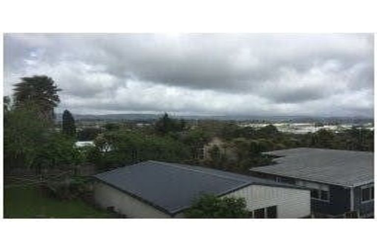 Photo of property in 2a Seymour Road, Sunnyvale, Auckland, 0612