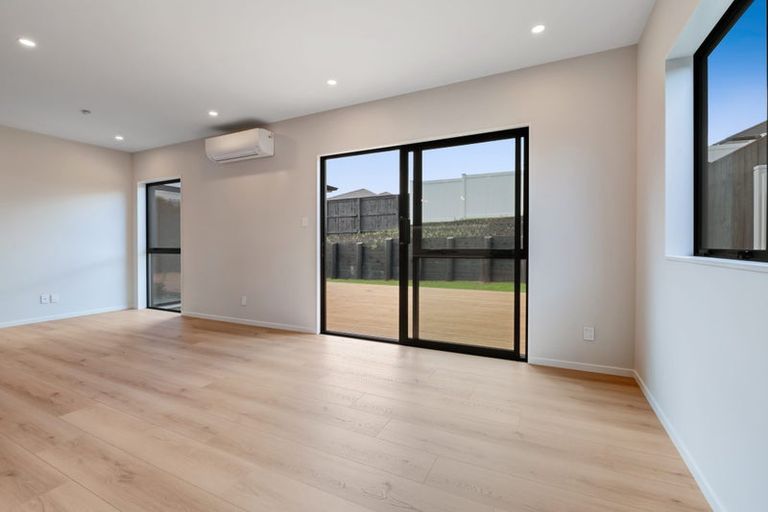 Photo of property in 12 Kanono Way, Helensville, 0800