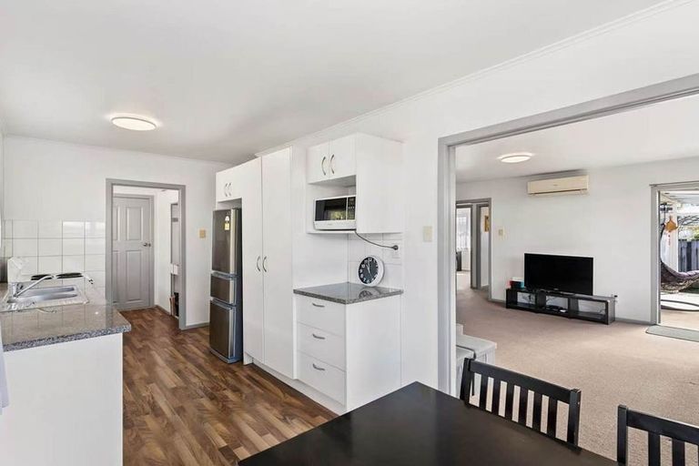 Photo of property in 3a Robertson Road, Ranui, Auckland, 0612