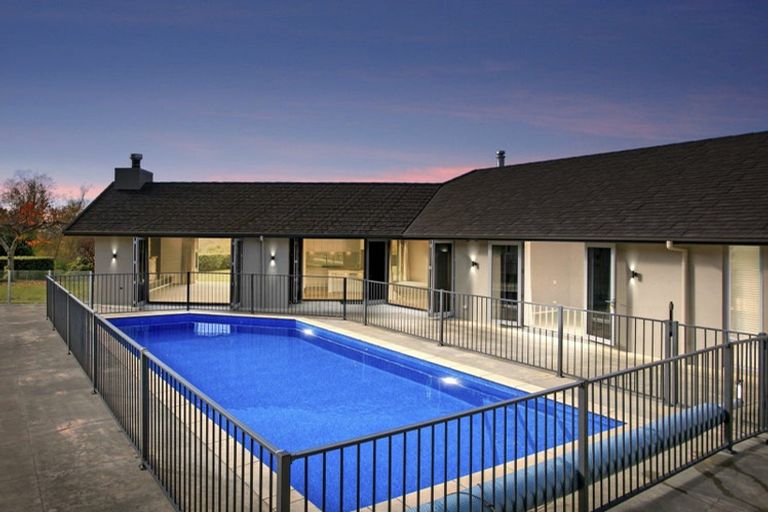 Photo of property in 5 Cameron Drive, Acacia Bay, Taupo, 3385
