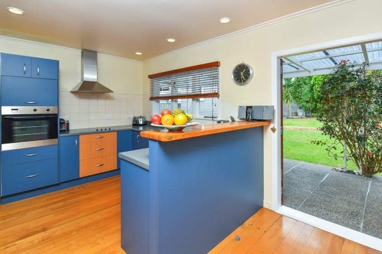 Photo of property in 12 Currey Crescent, Milford, Auckland, 0620