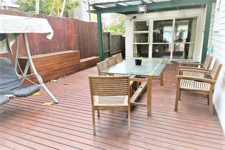 Photo of property in 1 Rosalind Road, Glenfield, Auckland, 0629