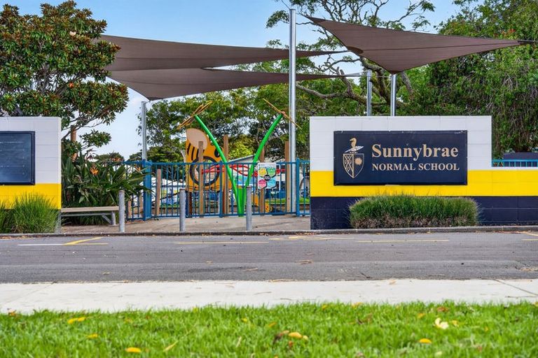 Photo of property in 5/1 Hillcrest Avenue, Hillcrest, Auckland, 0627