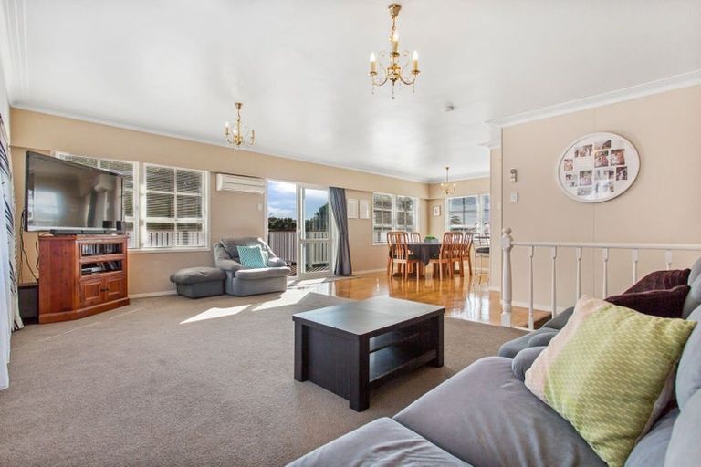 Photo of property in 72 Grande Vue Road, Hillpark, Auckland, 2102