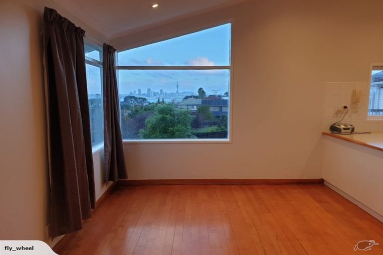 Photo of property in 109 Sylvan Avenue, Northcote, Auckland, 0627