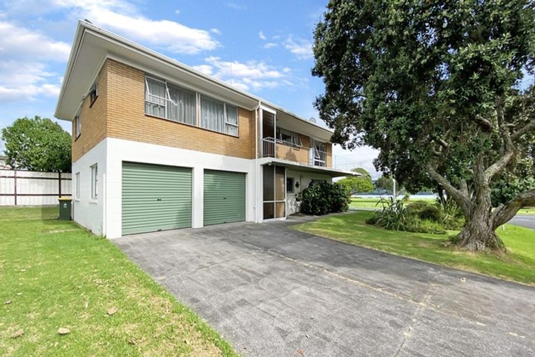 Photo of property in 91a Kiwi Esplanade, Mangere Bridge, Auckland, 2022