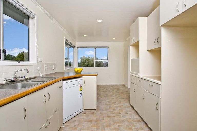 Photo of property in 15 Sequoia Place, Sunnynook, Auckland, 0620