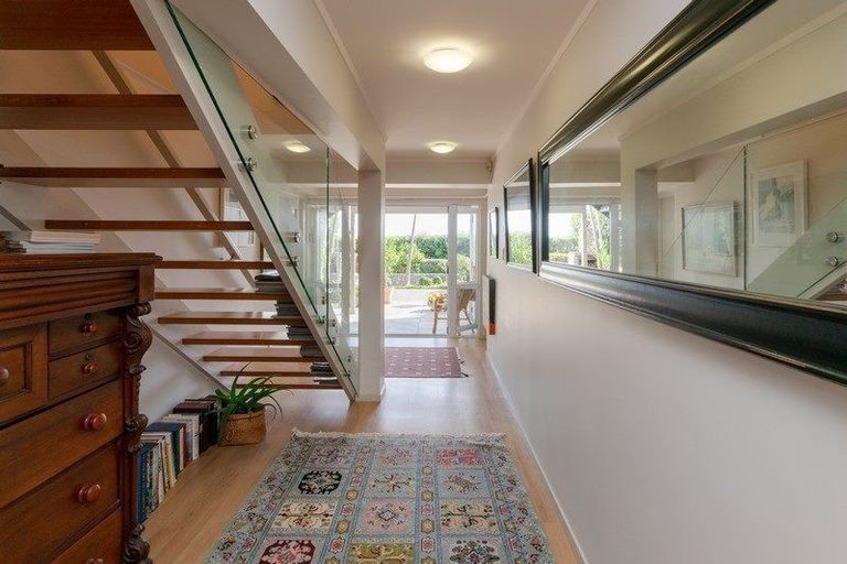 Photo of property in 6 Waiheke Street, Waikanae Beach, Waikanae, 5036