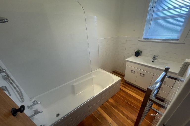 Photo of property in 352 Cambridge Terrace, Naenae, Lower Hutt, 5011