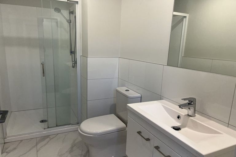 Photo of property in 43c Oreil Avenue, West Harbour, Auckland, 0618