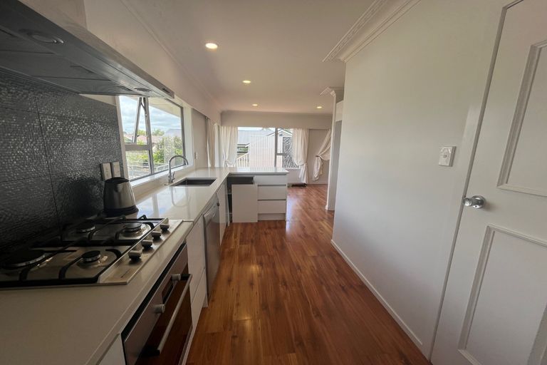 Photo of property in 30 Walton Street, Red Beach, 0932