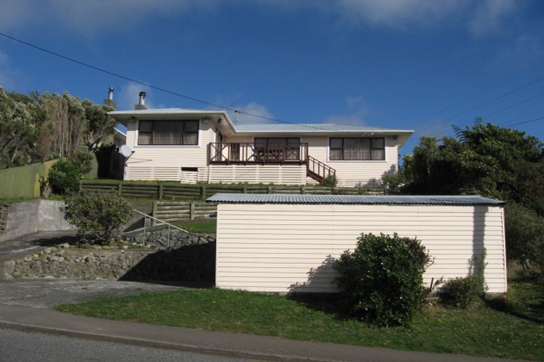 Photo of property in 57 Kenmore Street, Newlands, Wellington, 6037