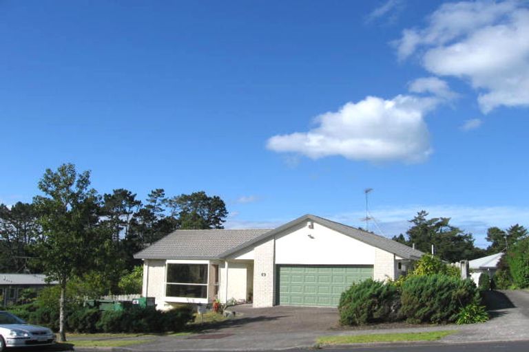 Photo of property in 2/67 Unsworth Drive, Unsworth Heights, Auckland, 0632