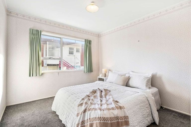 Photo of property in 36 Sunset Road, Unsworth Heights, Auckland, 0632